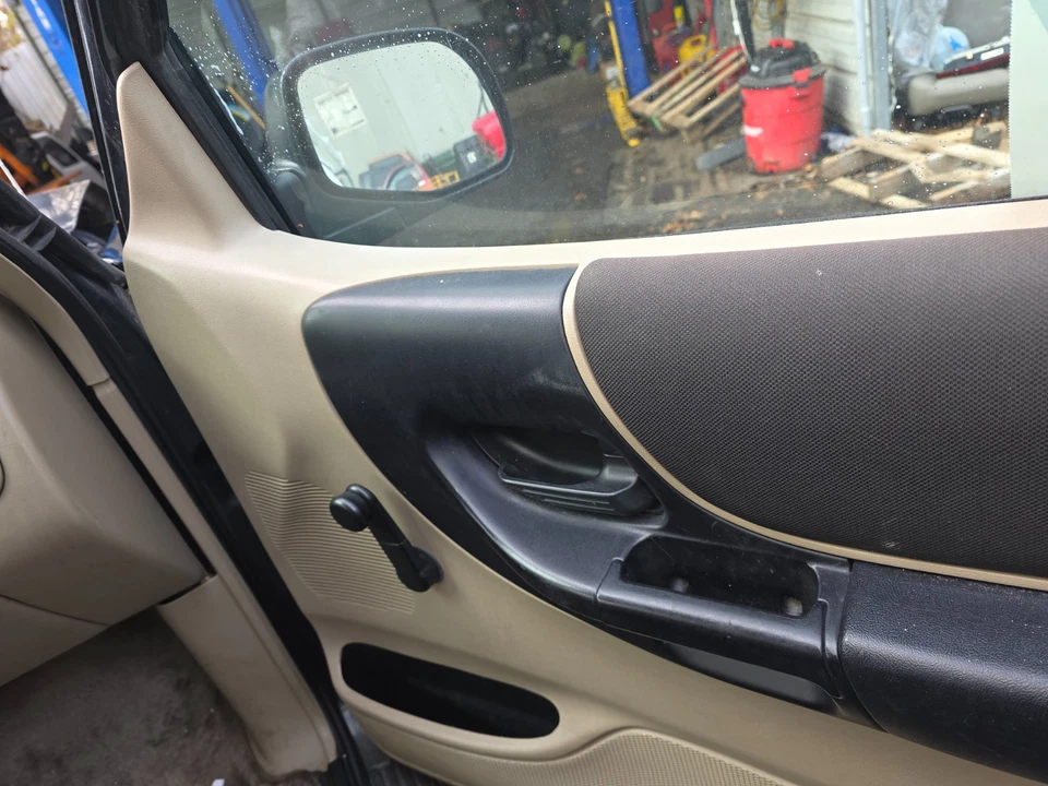 Ford Ranger 2004-2011 pasajero panel de moldura de puerta interior delantera solo beige manual Foto 3 de 4