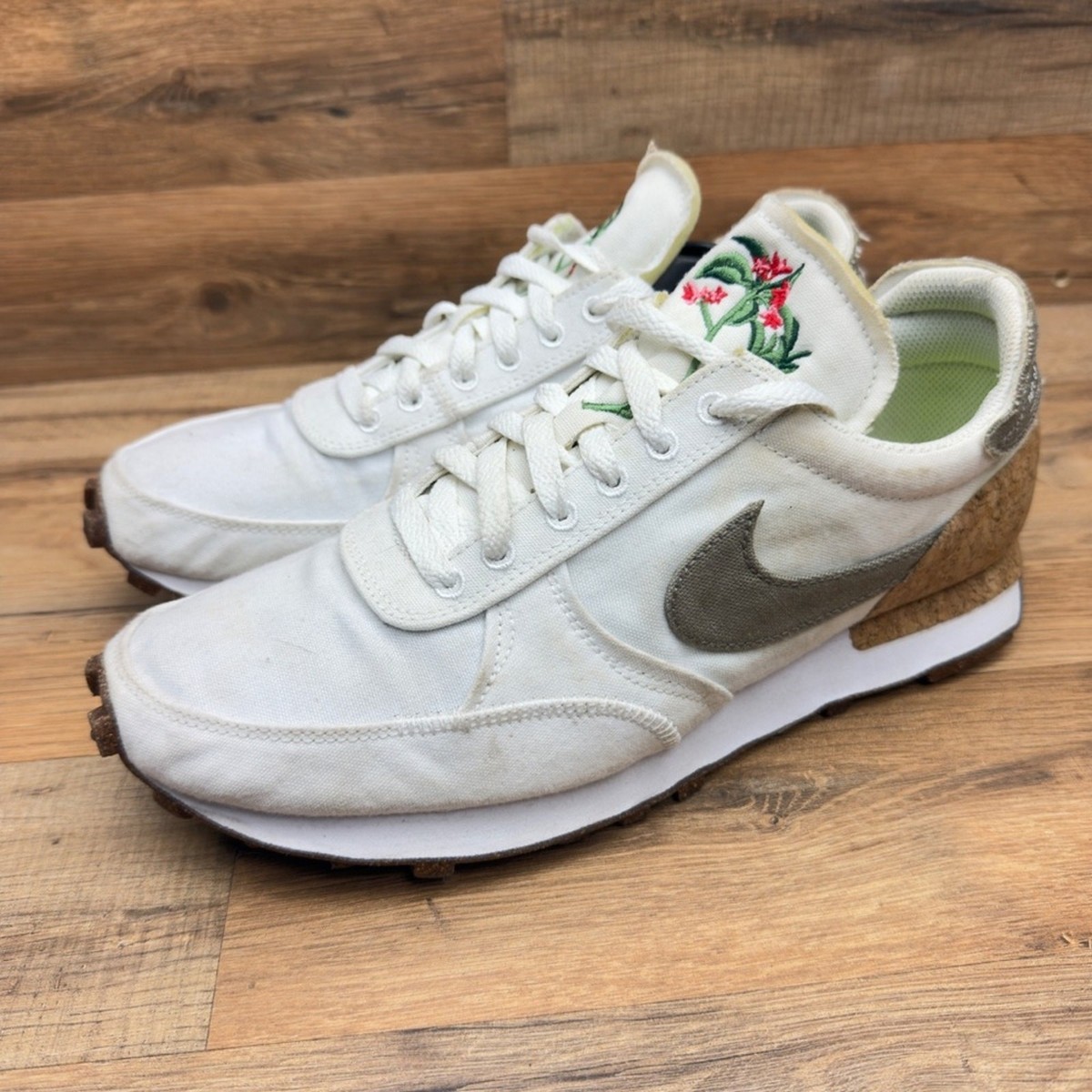 Nike Daybreak Type Pagoda Men's Size 9.5 White Galactic Jade