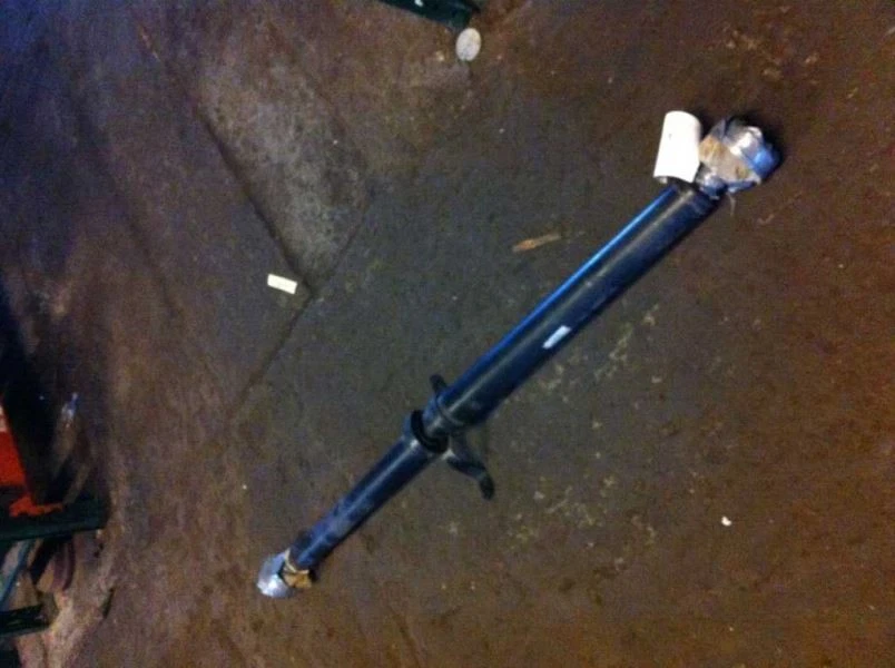 2010 AUDI A5 REAR DRIVE SHAFT 4.2 LITER AUTOMATIC TRANSMISSION FIT 08-12 AUDI S5 - Image 4 of 4