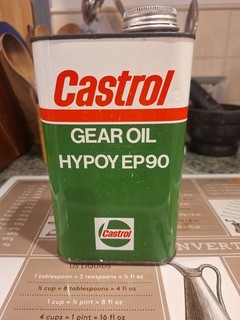 Classic CASTROL gear oil can