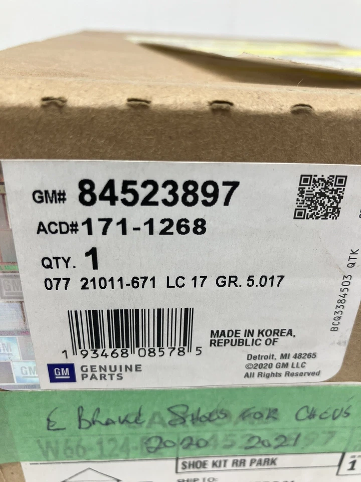 New Genuine GM Rear Parking Brake Shoe Kit # 84523897 - Image 2 of 4