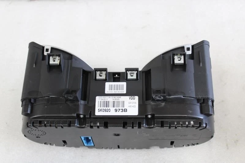 Volkswagen Golf 2014 velocímetro clúster 120 k millas 5K0920973B Foto 4 de 4