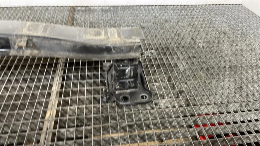 Renfort pare choc avant (traverse) SKODA YETI PHASE 1 5L0807109B - Photo 2/4