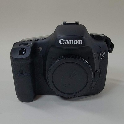 Canon EOS 7D 18.0MP Digital SLR DSLR Camera 6927 Shutter Count BODY ONLY