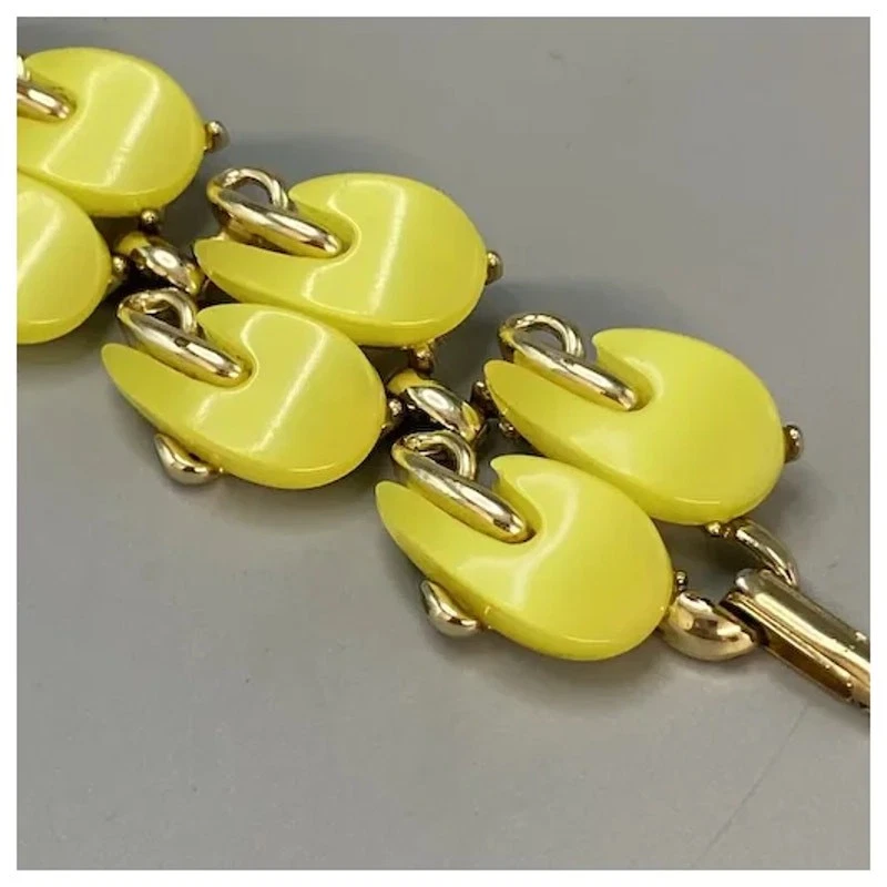 Pulsera de plástico termoestable Moonglow amarillo brillante vintage 7,5 pulgadas COMO ESTÁ Foto 2 de 4