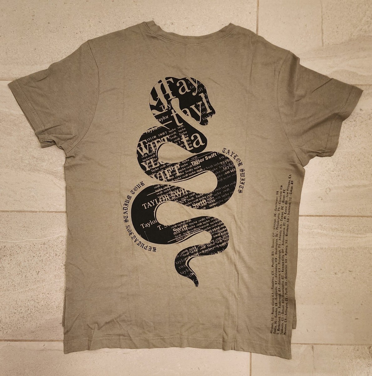 Taylor Swift Reputation Tour Tシャツ 2018 Taylor Swift Reputation 2018 Stadium Tour T-Shirt Gray