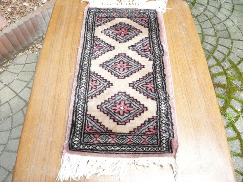 TISSU ancien vintage pour ce tapis fait main 31 cm x 69 cm - Imagen 2 de 6