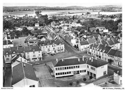 BBFP1-0086-61 - Mit Dem Flugzeug Über - TRUN - Rathausplatz