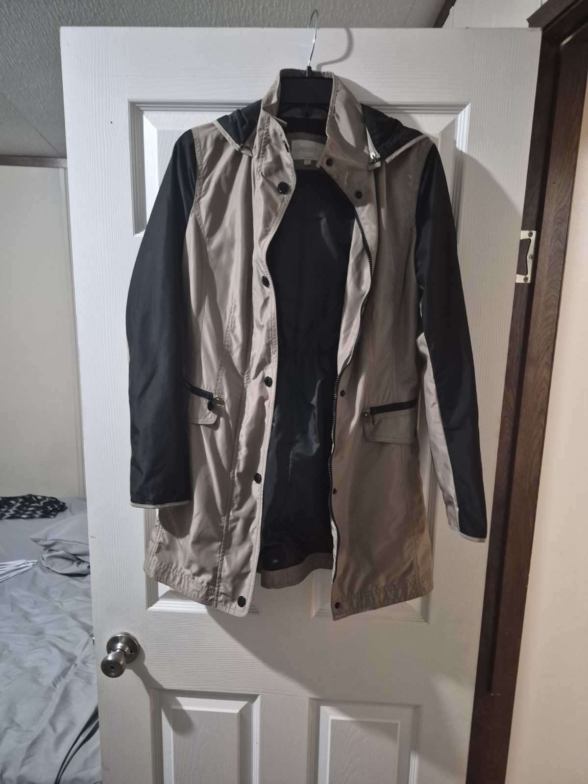 Laundry by Shelli Segal Women's S Beige/Black Colorblock Hooded Anorak Jacket