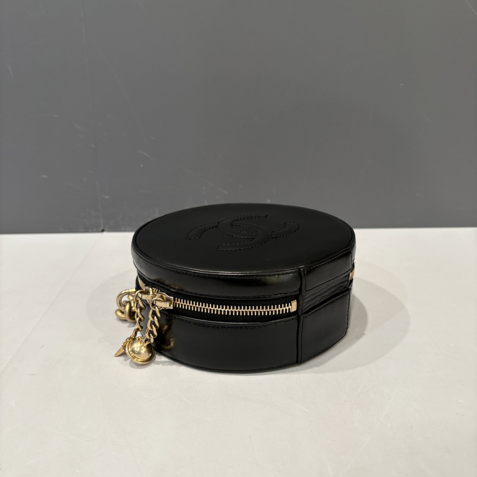 Chanel Quilted Round Bag Black Calfskin (qp041826a5) — image 7