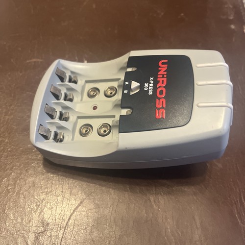 CARGADOR DE BATERÍA UNIROSS - X-PRESS 300 Universal Ni-MH / Ni-CD para AA / AAA / 9V. - Imagen 2 de 5