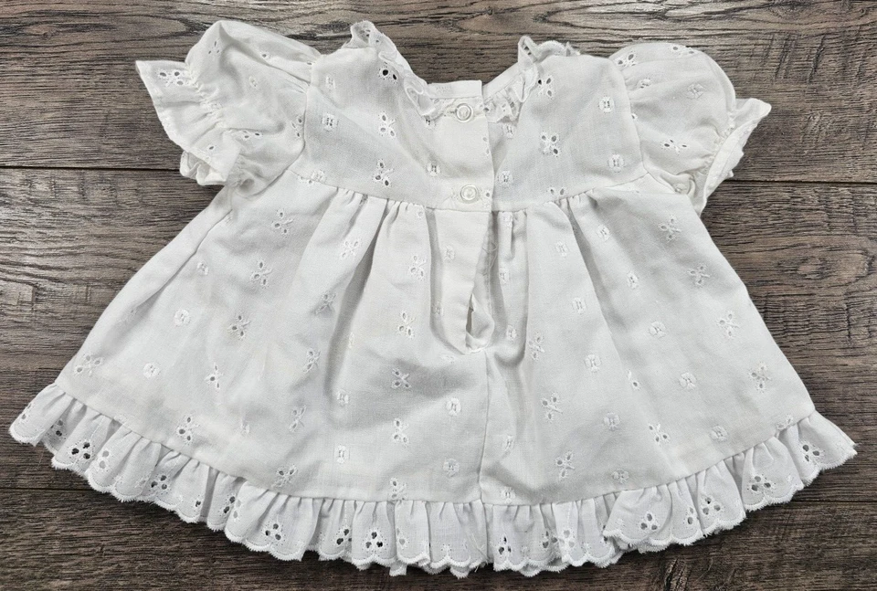 Roupas para bebê menina Alexis Preemie branco ilhós rosa vestido rosa pequeno - Imagem 3 de 3