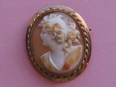 583 Russian Gold Antique Hand Carved Cameo With Superbly Done Raised Design