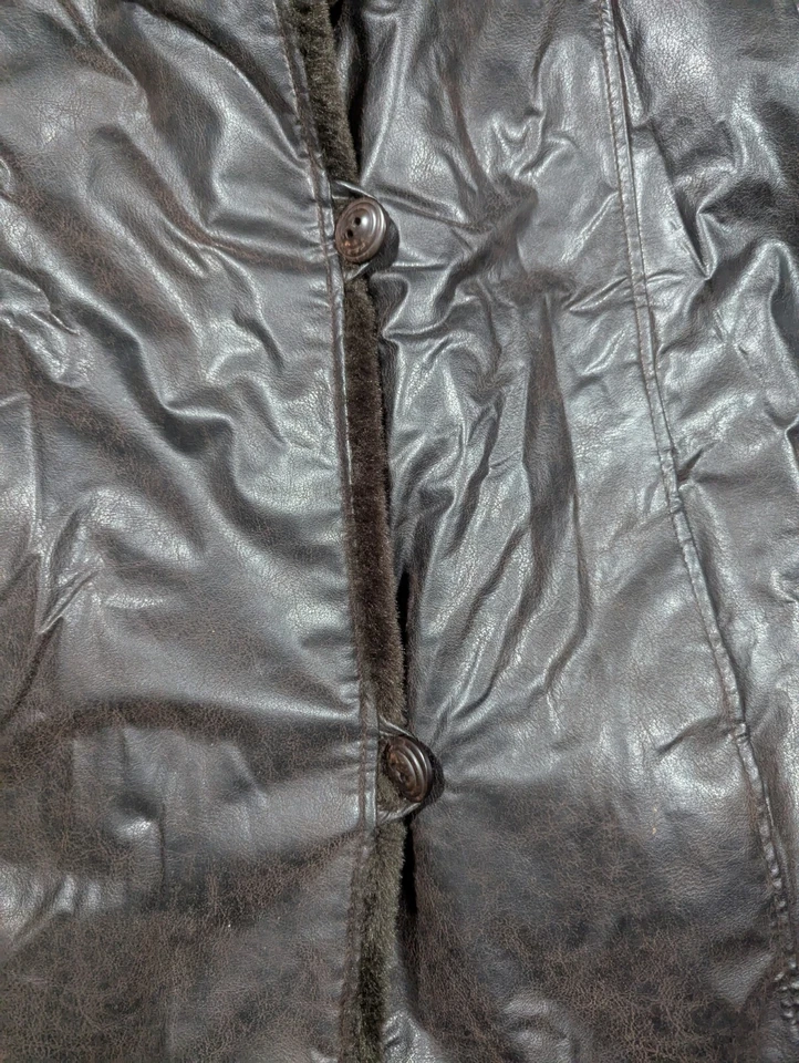 Colección Nuage Abrigo de Cuero Sintético Marrón Botón Mob Esposa Con Capucha De Gran Tamaño Foto 4 de 4