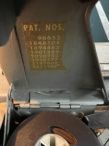 1951 Royal Quiet De Luxe Portable Typewriter With Case + Manual + FREE SHIPPING - Picture 13 of 24