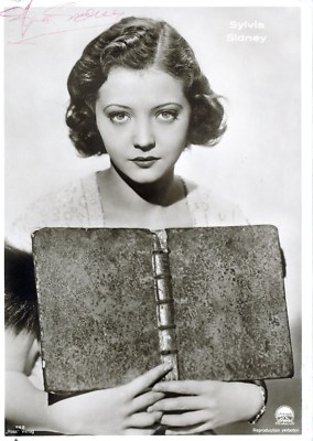 SYLVIA SIDNEY (+ 1999) - SIGNIERTE PARAMOUNT-AUTOGRAMMKARTE