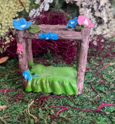 Miniature Dollhouse Fairy Garden Hobbit House Bunk 4 Poster Bed Flower Details