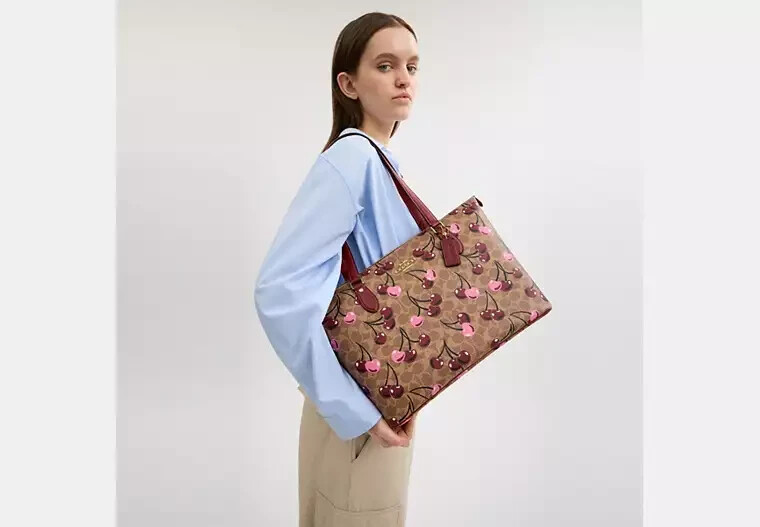 NWT🍒Coach Gallery Tote Bag Signature Canvas With Cherry