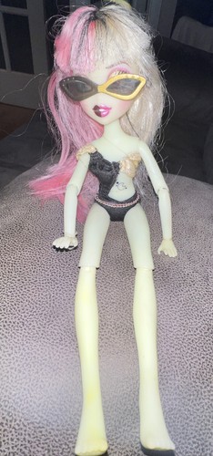 Bratzillaz Cloetta Spelletta Puppe Midnight Beach Glam Gets Wicked Glow In Dark