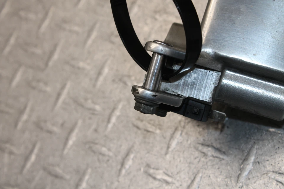 Suzuki Marauder 1600 VZ1600 E3 2004 cilindro maestro de freno delantero Foto 4 de 4