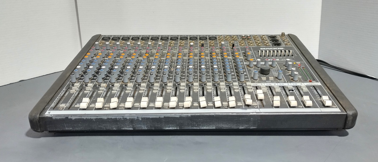 Mackie CFX 16 MKII 16-Channel Phantom Power Compact Analog Mixing Console