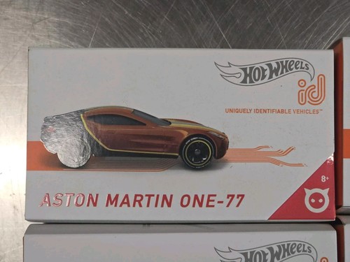 Hot Wheels iD Lot de 4 voitures Scorpedo, Aston Martin, Shark Hammer, Scorpedo, Jeep DJ - Photo 2 sur 8