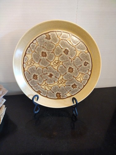 Crown Lynn Earthstone Camille D627 Gold Floral 10.25 Inch Dinner Plate Lot Of 8 - Picture 2 of 4