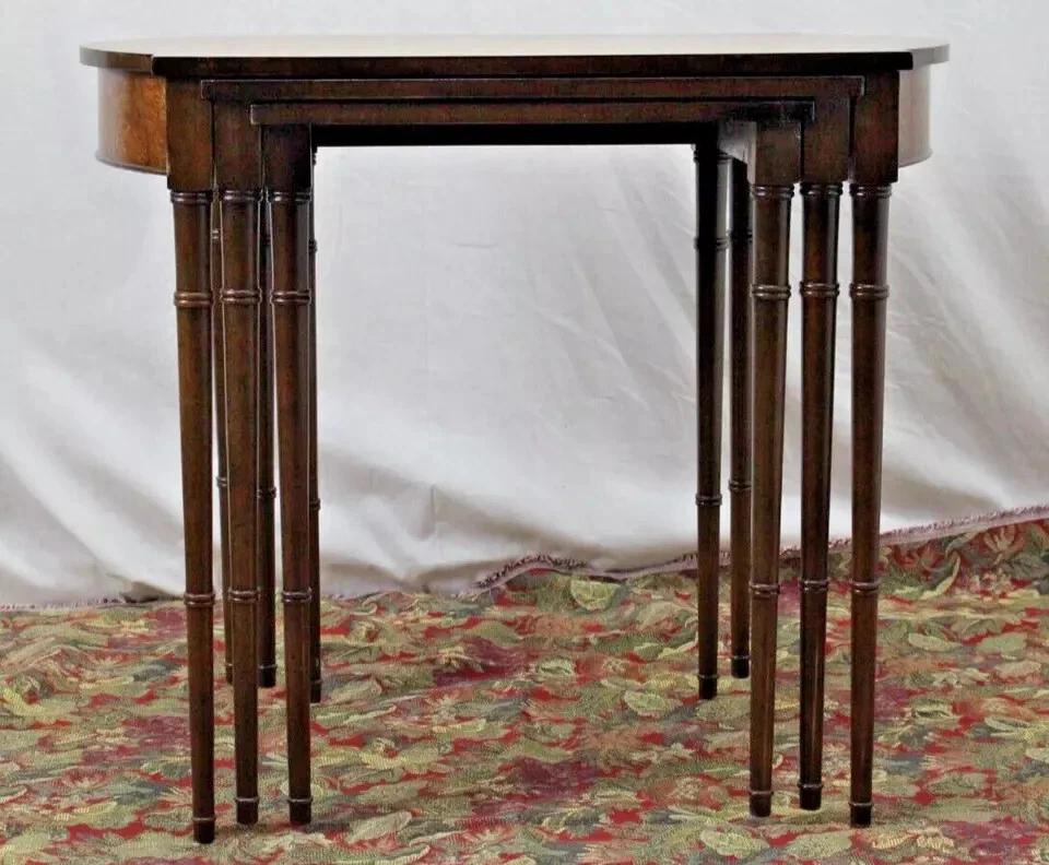 Juego de 3 mesas anidadoras inglesas de caoba años 40 totalmente acabadas y reformadas Foto 4 de 4
