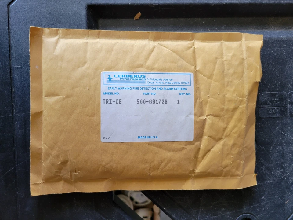 CERBERUS PYROTRONICS SIEMENS TRI-CB 500-691728 - NUEVO/CAJA ABIERTA Foto 2 de 4