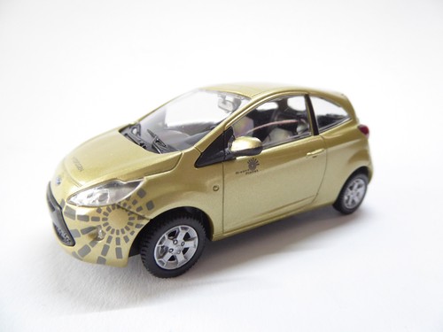 Ford Ka - 007 Quantum Trost - 1:43 Universal Hobbies OVP #999 - Bild 3 von 6