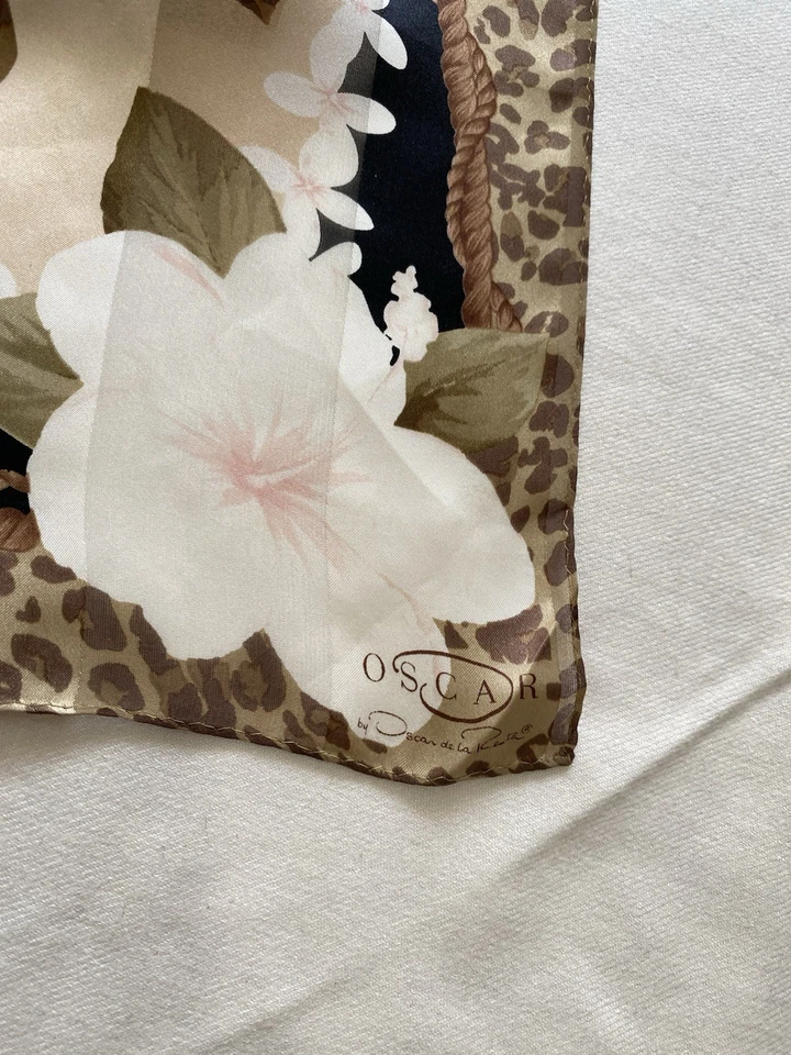 Bufanda Rectangular Seda Flores Marrón Oscar de la Renta 52"/12" Hecha en China Ex C Foto 2 de 4