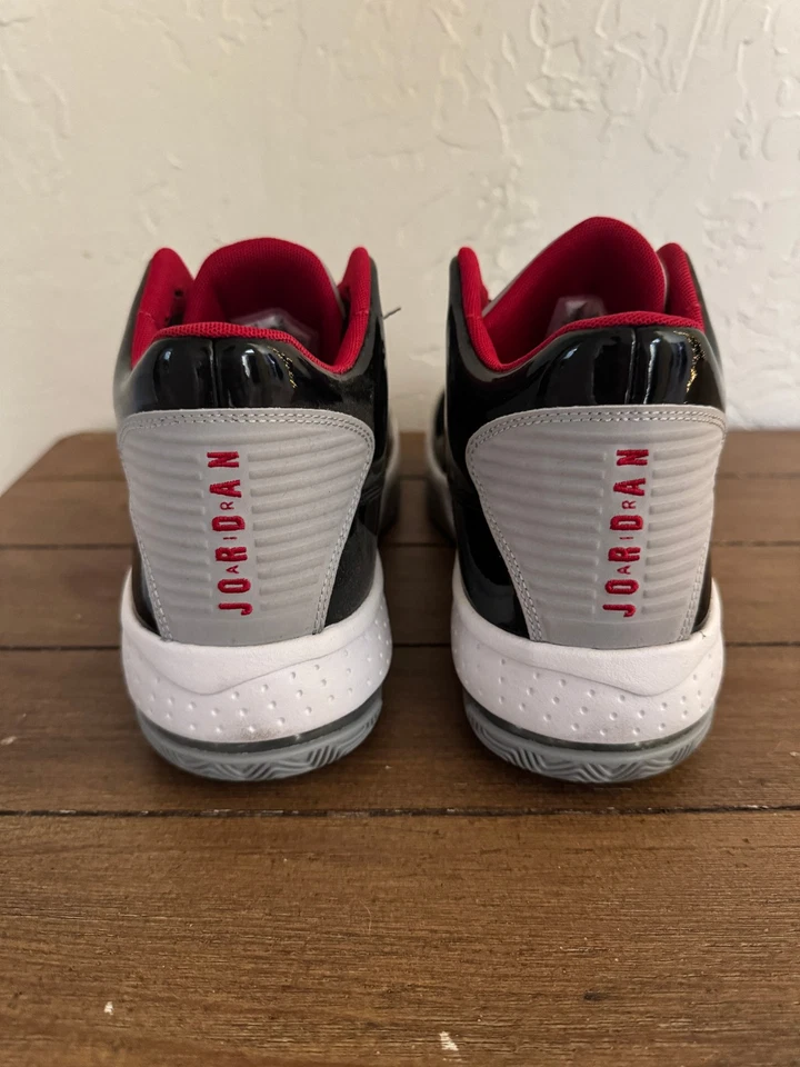 Cimento preto tamanho 9,5 - Air Jordan Max Aura 2 - Imagem 2 de 4