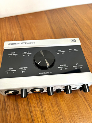 Native Instruments Komplete Audio 6 USB-Audiointerface 6 Kanäle MIDI
