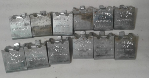 LOT OF 12- Knape-Vogt #237 Steel Pilaster Shelf Support Clips