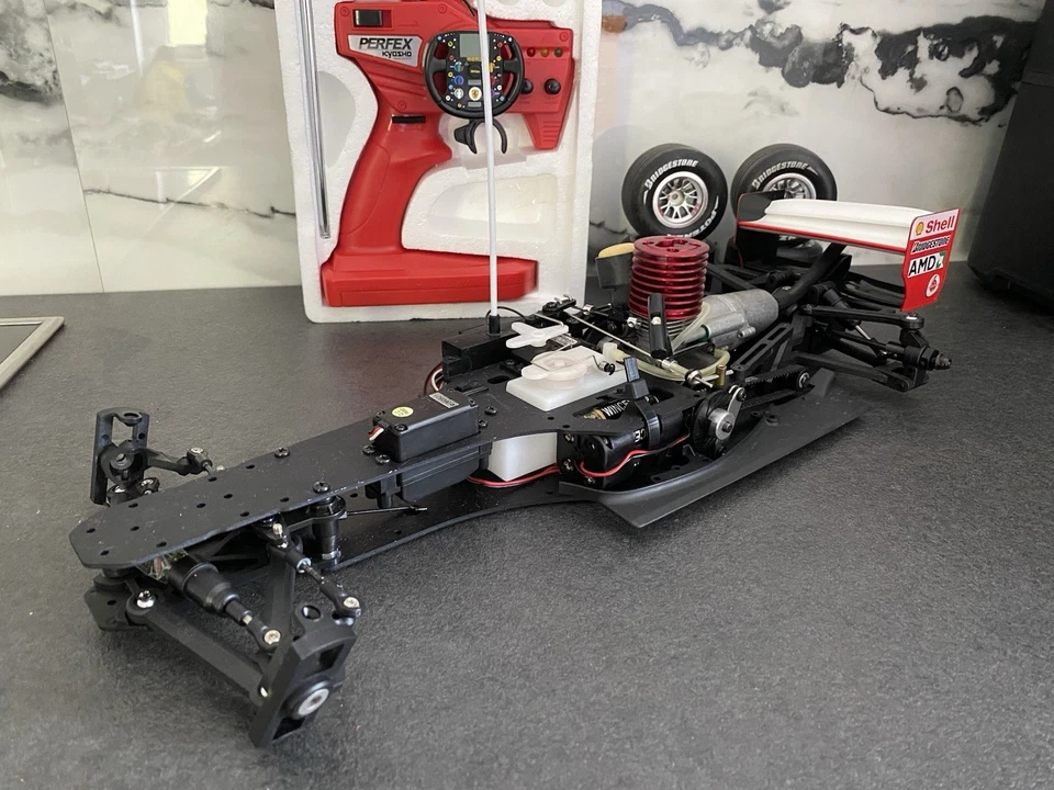 Kyosho 1:8 Nitro F1 2004 RC Modell Set Bausatz Rarität - Bild 2 von 4