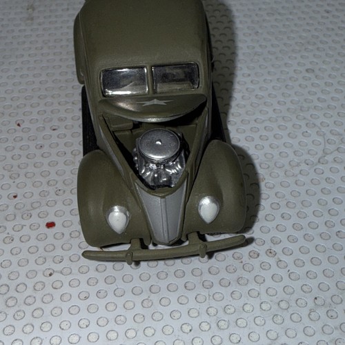1937 FORD STAFF CAR HICKAM FIELD Pearl Harbor Series 1/64 Johnny Lightning - Picture 5 of 8