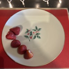 Beautiful LENOX Christmas Holly Hold Rimmed Thin China Dinner Or Accent Plate 