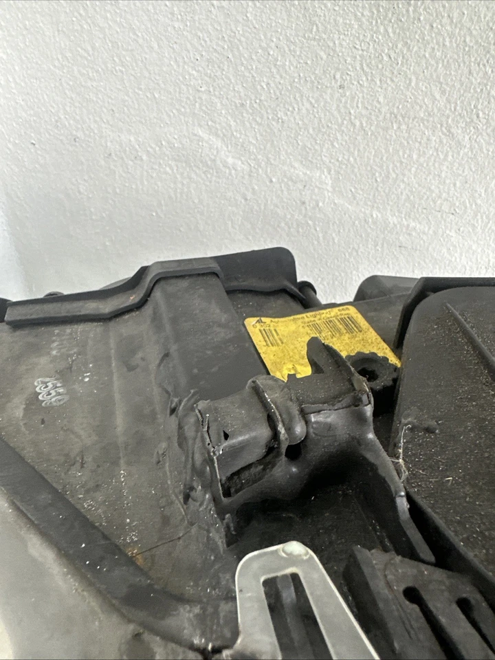 2007-2010 BMW E92 E93 M3 Passenger Adaptive Xenon Headlight OEM **NOTE** - Image 4 of 4