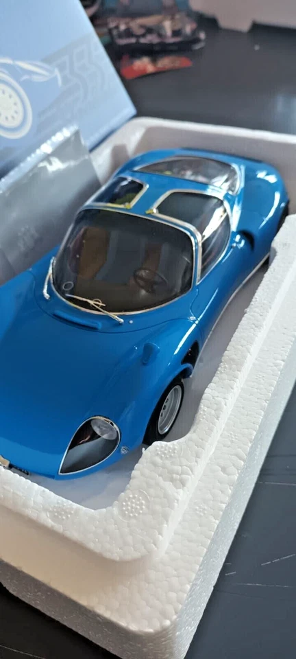 LAUDORACING Alfa Romeo 33 stradale blu 118 ed.limitata - Immagine 4 di 4