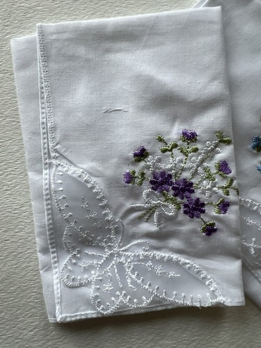 3 Vintage Women’s Dainty Hankies Embroidered Flowers Lace Butterfly Pink Linen - Picture 8 of 10