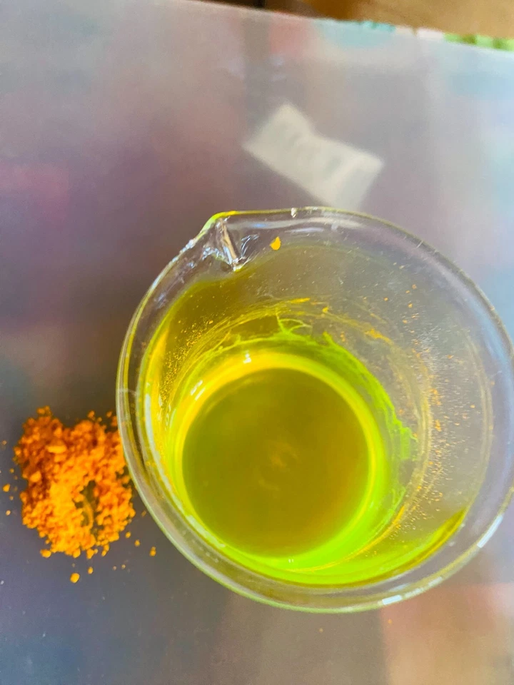 Solvent green/yellow 5 Flourescent green - Image 3 of 4