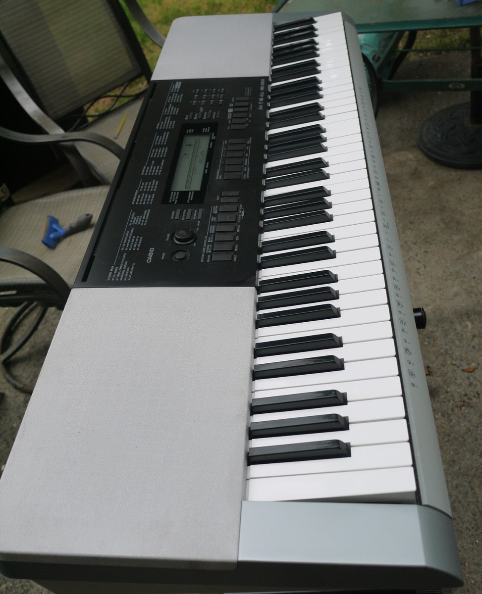 Casio WK-220 Keyboard 76 Keys Poly 48 Notes 600 Sounds 180