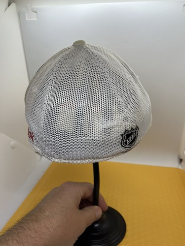 Chicago Blackhawks NHL Reebok White Trucker Mesh Fitted Hat Cap S/M Used - Afbeelding 6 van 16