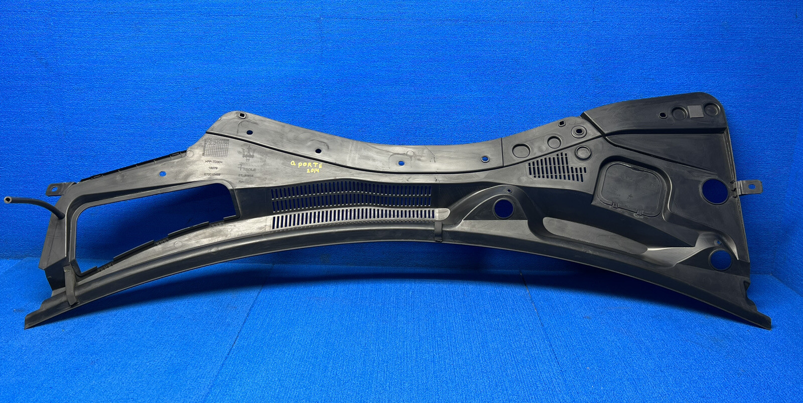 🛑2014-2017 MASERATI QUATTROPORTE FRONT WINDSHIELD WIPER COWL VENT  PANEL OEM