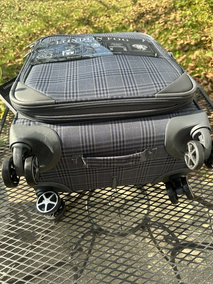 LONDON FOG DARTMOUTH COLLECTION 20” EXPANDABLE 8-WHEEL SPINNER CARRY-ON - Image 3 of 4