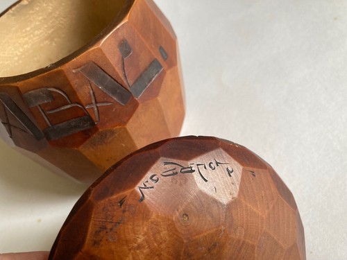 Vintage Treen 'Tabac' box faceted wood, 5x4inches. signed - Picture 4 of 10