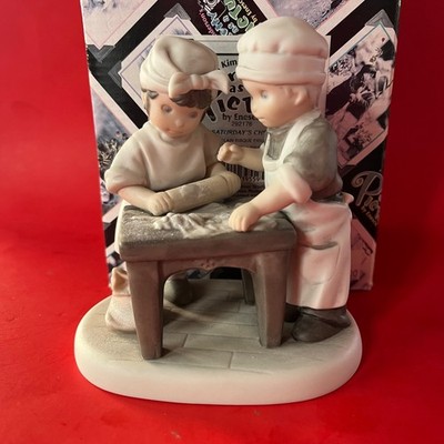 SATURDAY'S CHILD 1997 porcelain FIGURINE-kim anderson PRETTY AS A PICTURE enesco