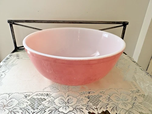 Vintage Pyrex Nesting Mixing Bowl #404, 4 Qt.  Flamingo Pink, No Chips!