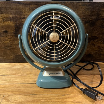 #ad Vornado VFAN Jr Vintage Metal Air Circulator Retro Green Desk Fan Works Great $32.95