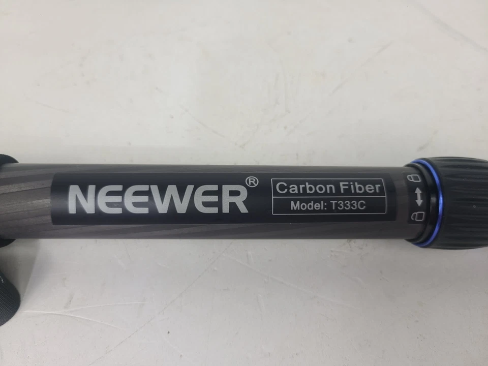 Neewer Carbon Fiber Model T333C Monopod with Case - Image 3 of 4